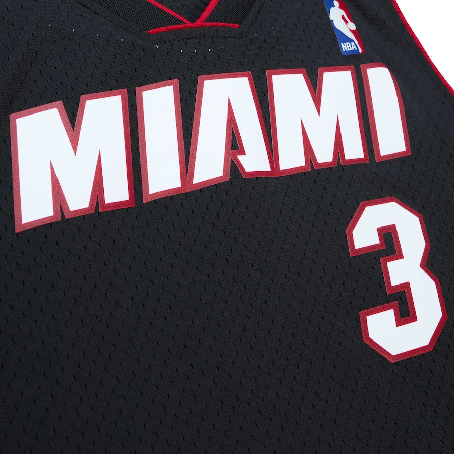 Miami heat Dwyane Wade 3 Jersey - Mitch&ness - White & red/ nba jersey.Adult Men size. Embroidered. Gorilla fits